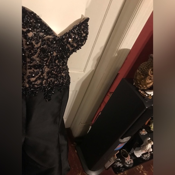 Preowned strapless beige/ sblk prom- formal dress size( 8 - Picture 10 of 16